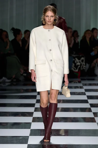 Look 11